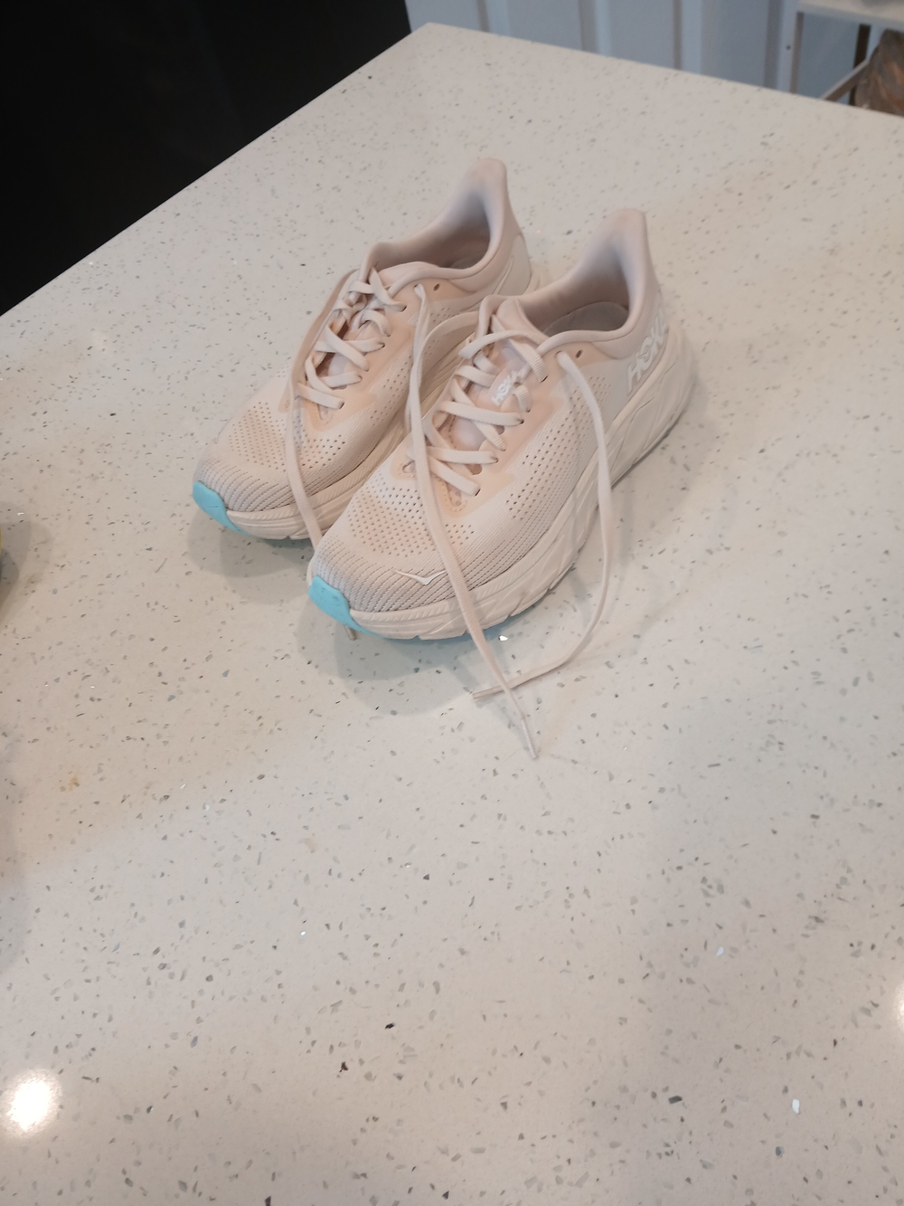 HOKA Arahi 7 Women's Running Shoes in Vanilla Cream Sz 7B
